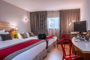 Отель «hÔTel c Suites Chambres Spacieuses», Ним