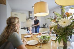 Child-friendly villa with large garden in Limburg, Роггел