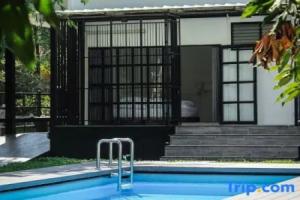Rim klong house, Banrublom Rayong beach +Free wifi (Pool Villa), Районг