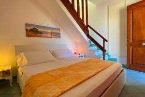 Modern apartment located on central of an old town, Чефалу