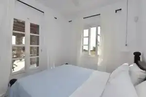 Cycladic home in Kampos by GHH, Андипарос