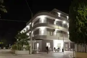 Adria Beach Hotel, Альба-Адриатика