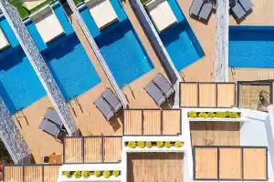 Aelia Suites, Истро