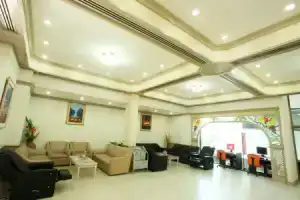 Thumrin Hotel, Транг