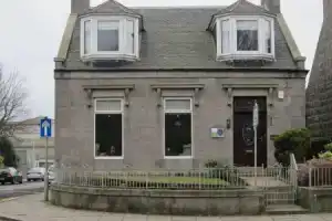 The Jays Guest House, Абердин