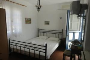 Captain Menegos Studios, Парикия