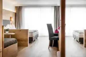 Hotel «Grones», Ортизеи