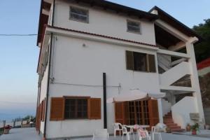 House With 4 Rooms In Santa Domenica, With Wonderful Stromboli View, S, Тропея