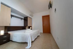 "melograno" Holiday Home Featured With Swimming Pool and Private Beach, Маттината