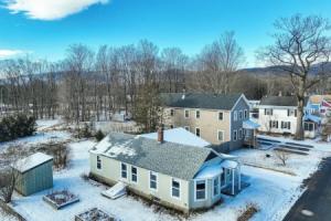Comfortable Lincoln Home: Walk to Main Street!, Линкольн