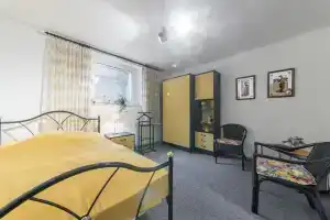 Private Apartment Altes Dorf, Зарштедт
