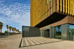 Four Points by Sheraton Barcelona Airport, Виладеканс