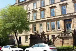 Large 3 Bed West End Apartment, Глазго