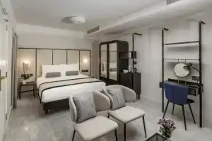 San Karlu Hotel, Слима