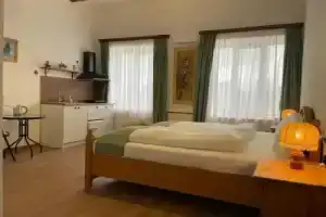 Friendly Home, Телави
