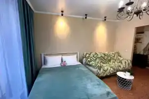 Home Hotel On Stroiteley 79, Прокопьевск