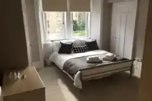 Great Location 2 Bed West End Flat, Глазго