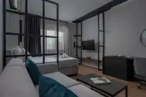 Hebrard Industrial Suites, Салоники