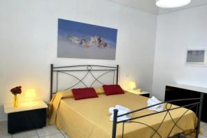 Family Friend apartment, central position-La Vita è Bella, Монополи