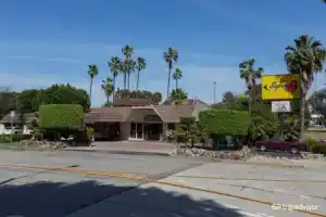 Отель «Super 8 by Wyndham», Лонг-Бич