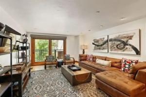 3 Bedroom Premier Vacation Rental in Heart of Downtown Aspen - Walk to Gondola!, Аспен