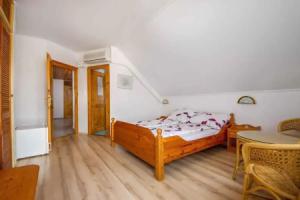Apartment in Balatonmariafürdo 40852, Балатонкерестур