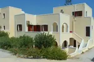 Villa Angira, Камари