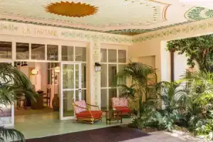 Отель «Hôtel La Tartane Saint Amour», Сен-Тропе