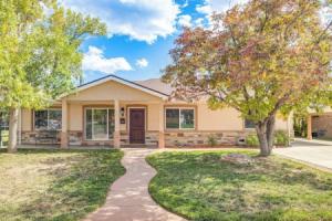 Suburban Home 9 Mi to Dtwn Denver: Outdoor Oasis!, Аврора