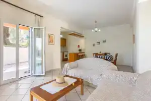 Villa Youla Large Private Pool Walk to Beach Sea Views A C Wifi Car Not Required - 1025, Ниссаки