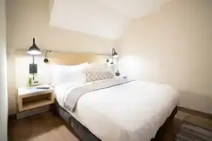 The Insignia Hotel, Сарния