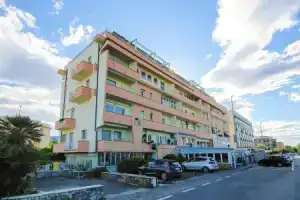 Awesome Apartment in Marinella di Sarzana With Wifi and 2 Bedrooms, Marina di Carrara