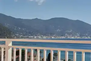 Vista Mozzafiato A 3 Minuti A Piedi Dal Mare, Лайгуэлья
