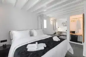 She Mykonos- Luxury Apartments, Миконос