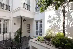 Отель «Hôtel des 3 Poussins», Париж