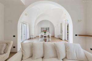 1609 Villa Emary in San Vito dei Normanni, Сан-Вито-деи-Норманни