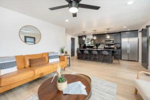 Mid Century Modern Boise-River Bungalow w/ Hot Tub, Бойсе