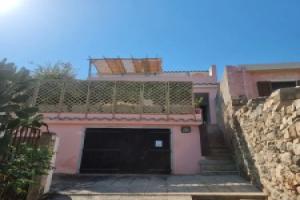 Stylish Home With Patio 4 min Walk to the Beach, Соланас