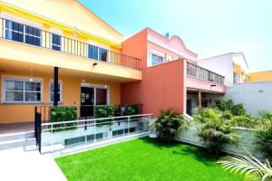 Modern 4 bedroom villa in Costa Adeje, Адехе
