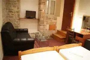 Rog Dogg Rooms, Задар