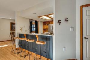 Riverfront Lincoln Condo w/ Patio + Pool Access!, Линкольн