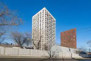 На квартире на улице Сокольнический Вал 1, Москва