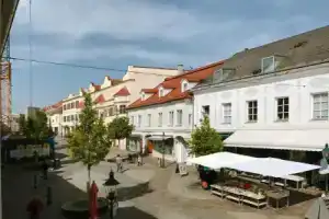 Ferienwohnung in der Fußgängerzone Zentral - Studio Apartment, Айзенштадт