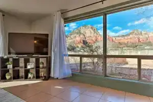 Near Hiking & Golfing: Sedona Home w/ Patio!, Седона