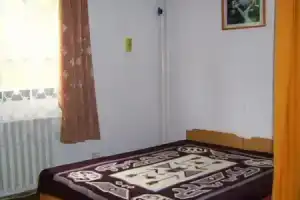 Kristályfürdő és Kemping, Айка