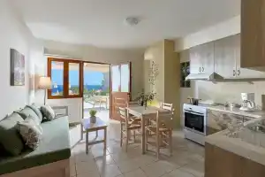Cozy Pool Front Apartment With sea View Elia RU, Агия-Пелагия