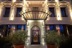 Hotel «Victoria», Валанс