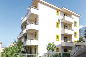 Awesome Apartment in Makarska With 1 Bedrooms and Wifi, Макарска