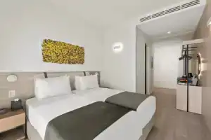 Mercure Larnaca Finikoudes Beach, Ларнака