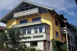 Haus Farbenklang, Цвизель
